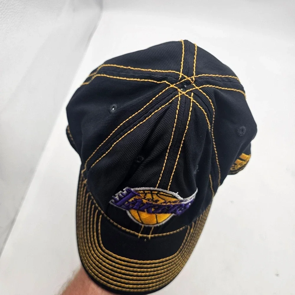 Los Angeles Lakers Hat Cap Fitted Mens XL Black Gold NBA Basketball Adidas